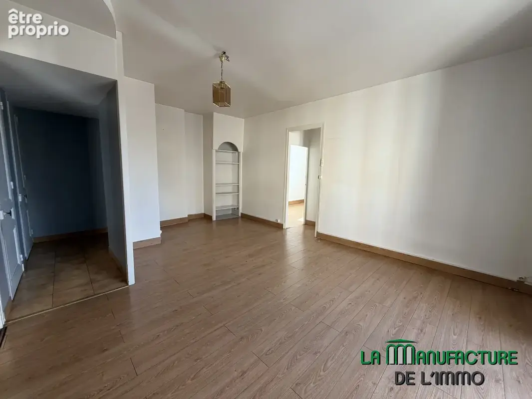 Appartement F3 - 72,58M2 - 2 Caves - Garage - Saint-Etienne/ Bergson - La Terrasse - photo 13