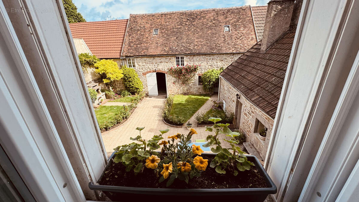 Charmante maison  au coeur de ROUVRAY avec dépendances en très bon état avec jardin d'env. 767 m2 346  500 €. - photo 7