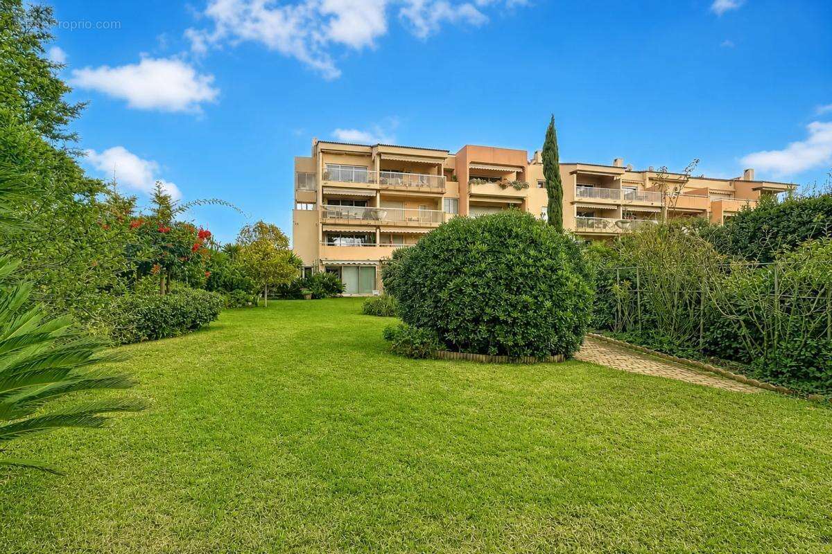 Bien rare à Antibes : appartement-villa avec jardin privé - photo 13