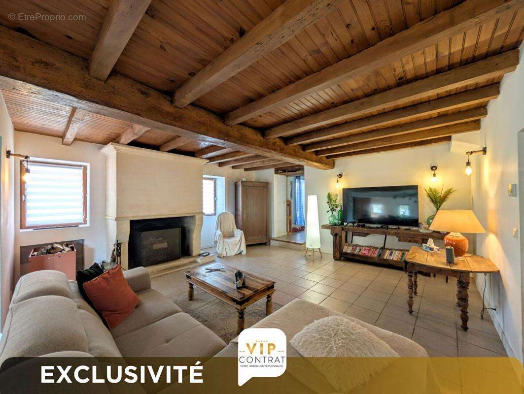 Maison de caractère à Triac Lautrait Exclusivité VIP réf 436237 - photo 3