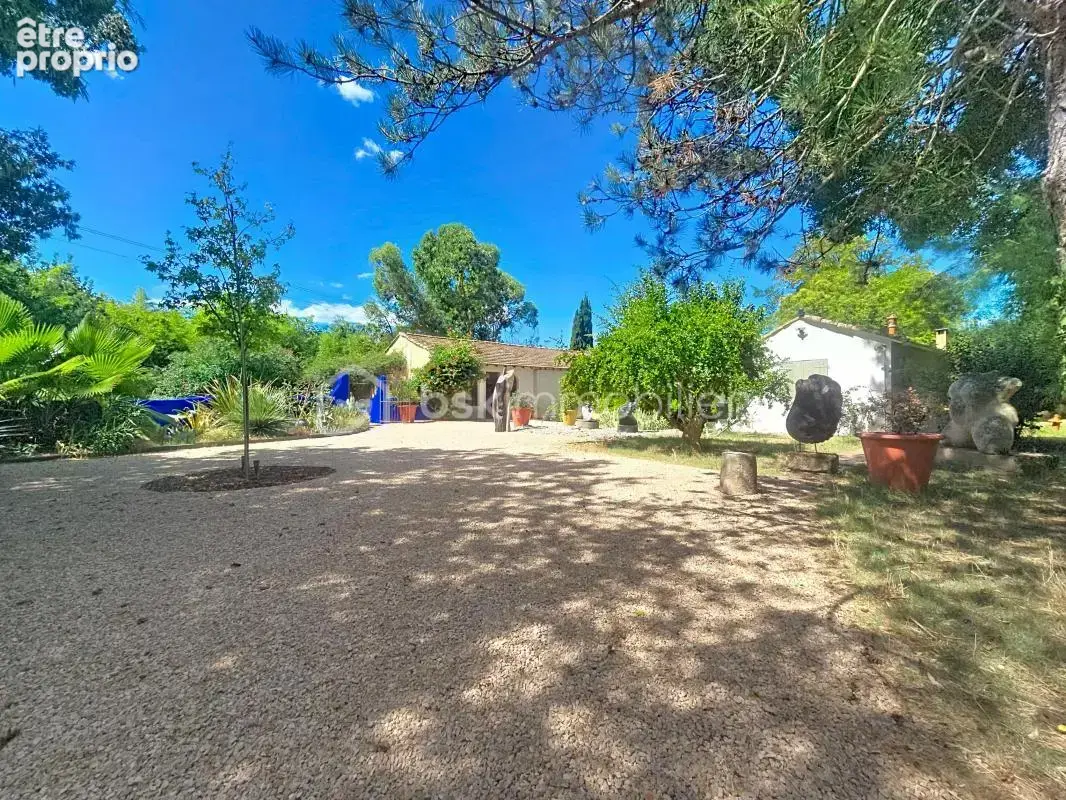Propriete 4km uzes terrain 5 ha habitation dependances piscine - photo 2
