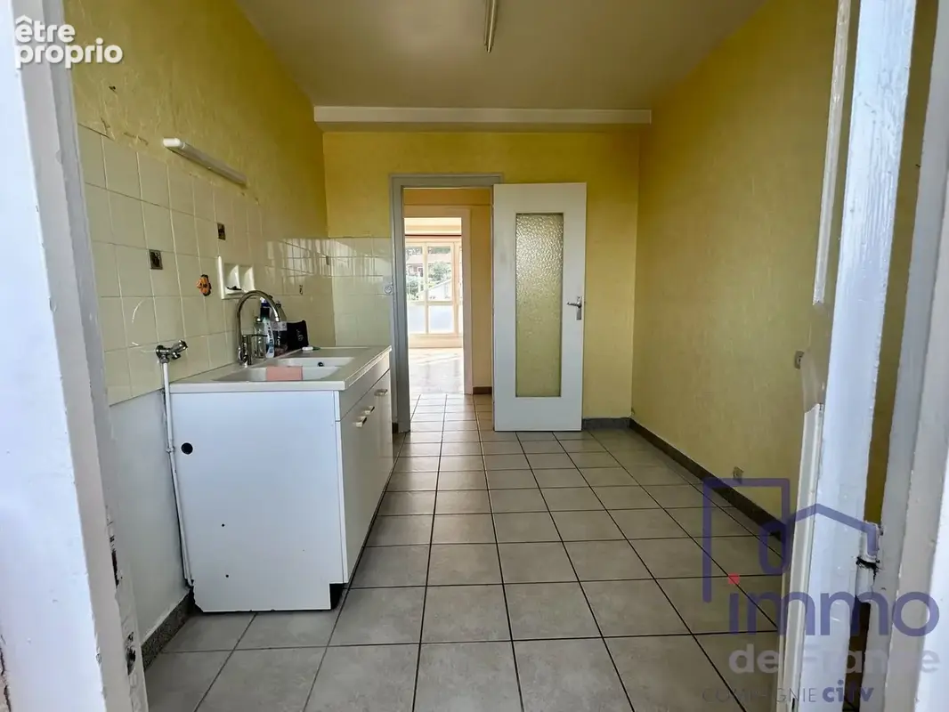 Appartement 57 m² à Saint-Etienne  - photo 4