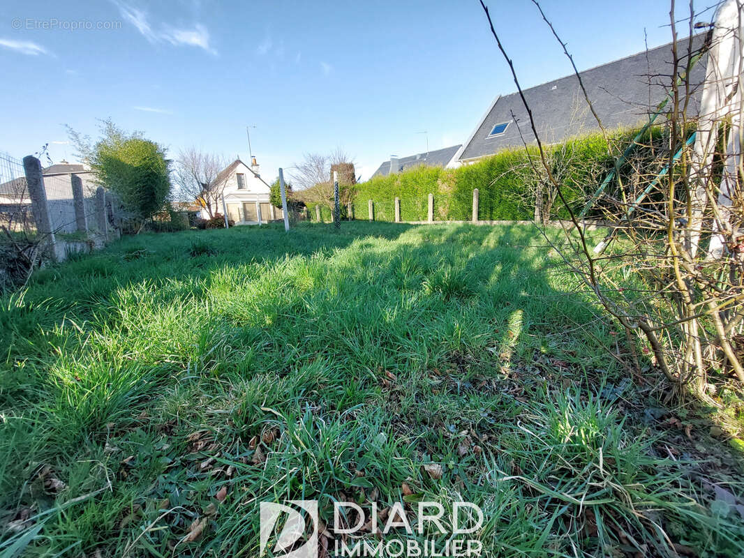 Terrain à ARGENTRE-DU-PLESSIS