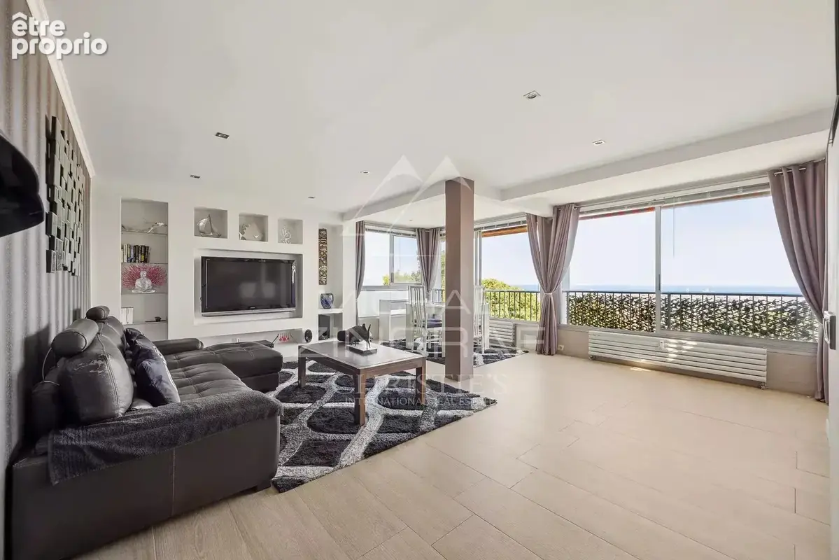 Antibes – exceptionnel appartement 7 pièces avec rooftop et vue mer panoramique - photo 2