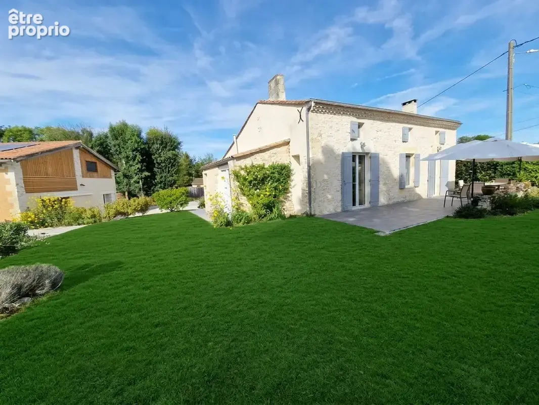 Belle rénovation pour cette maison en pierre avec psicine et dépendances sur terrain de 9343m2 - photo 2