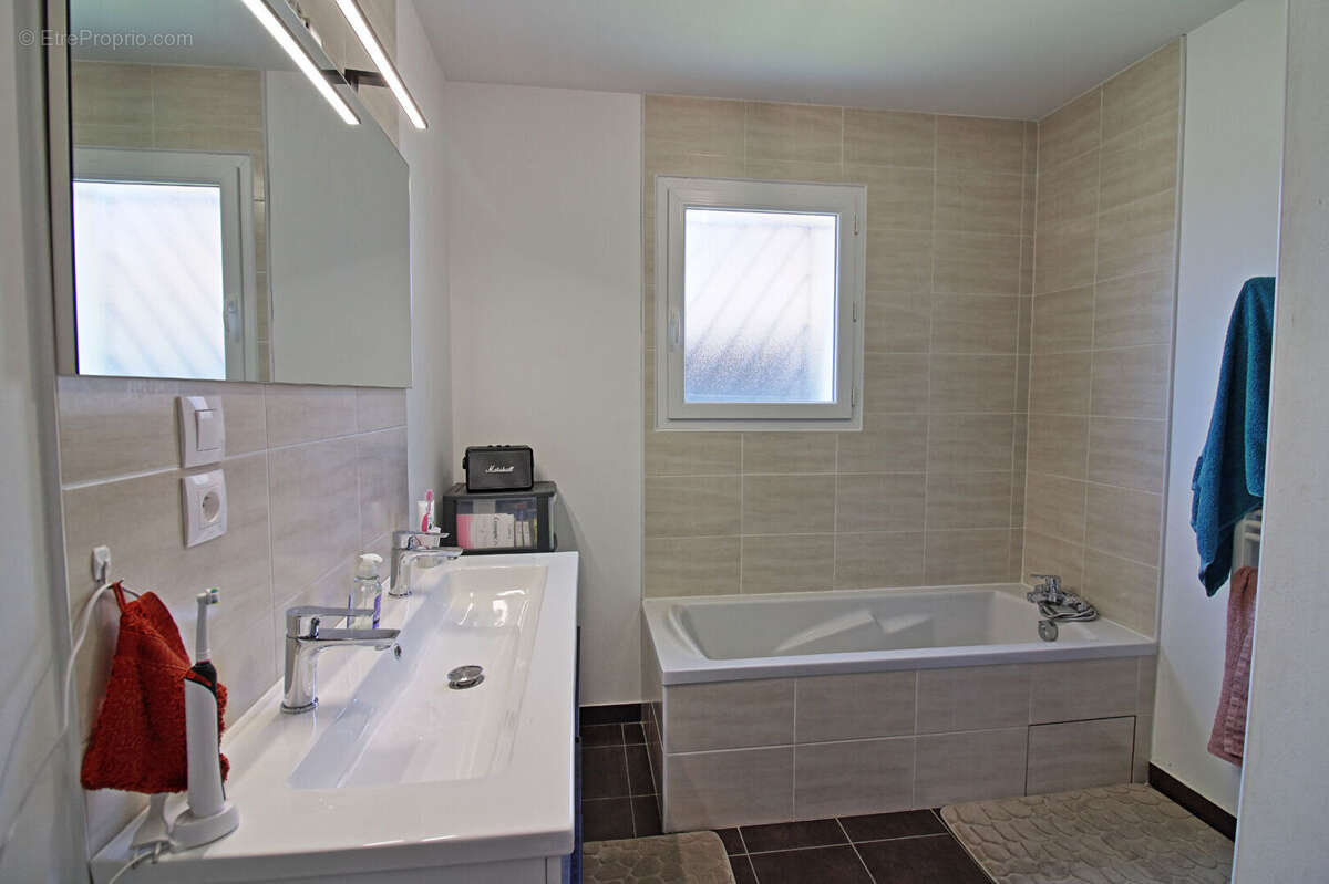 Maison Sardieu 4 pièce(s) 100 m2 - photo 12