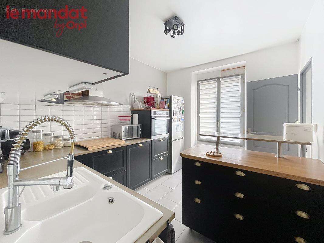 Appartement à JUZIERS