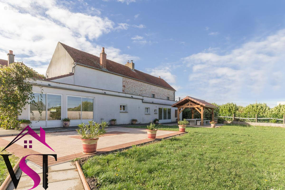 Maison à AUXONNE