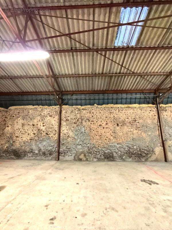 Commerce à TREMBLAY-LES-VILLAGES