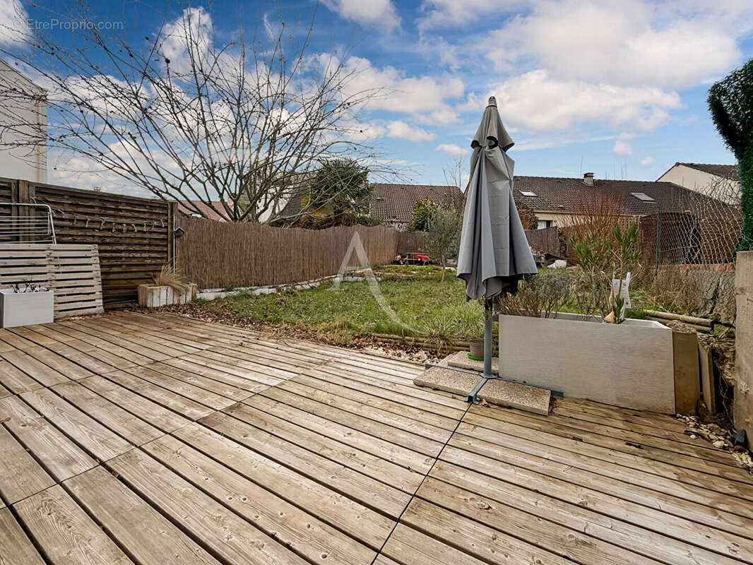 Maison à JOUY-LE-MOUTIER