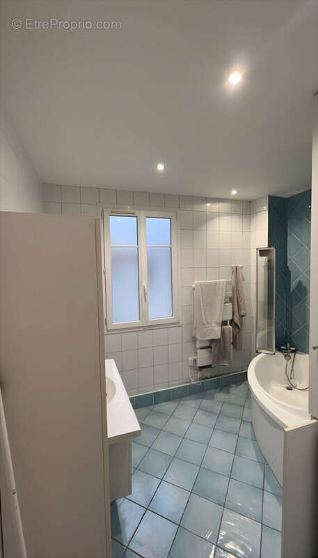 Appartement à COURBEVOIE