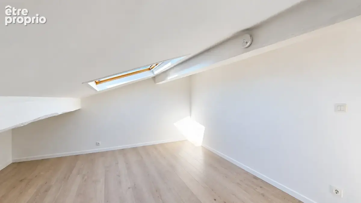 Dernier étage d'une maison basque   112 m2 au sol & place de parking privative - photo 4