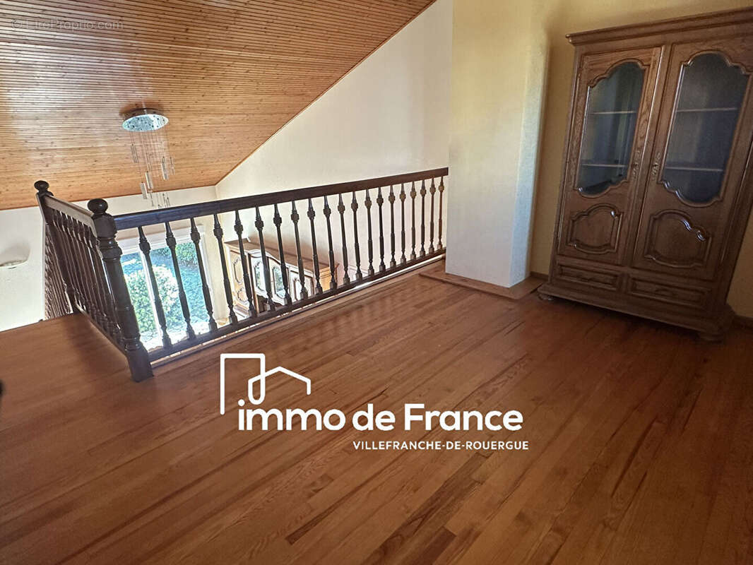 Plain-pied de 119 m², 4 chambres, bureau, 2 garages sur terrain de 1013 m² - photo 8