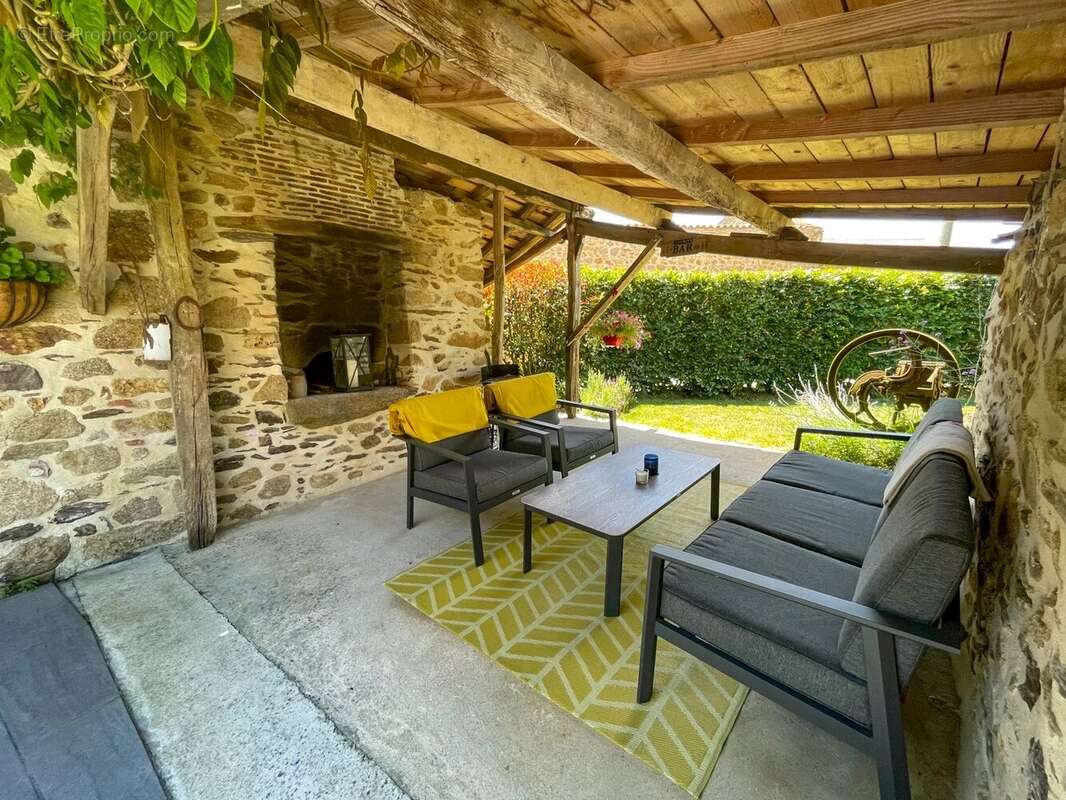 Deux maisons mitoyennes en pierre avec une jolie piscine et des dépendances - photo 14
