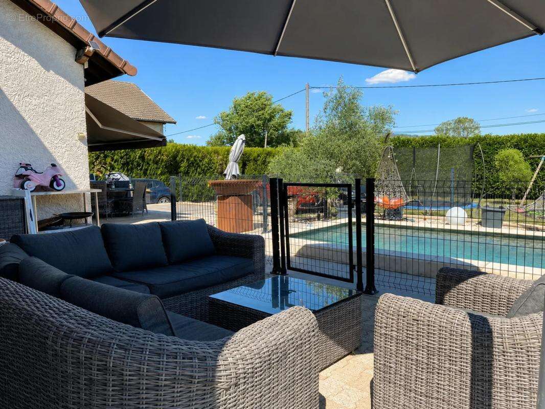 Maison de 6 pièces de 210 m² à Le Bouchage - photo 2