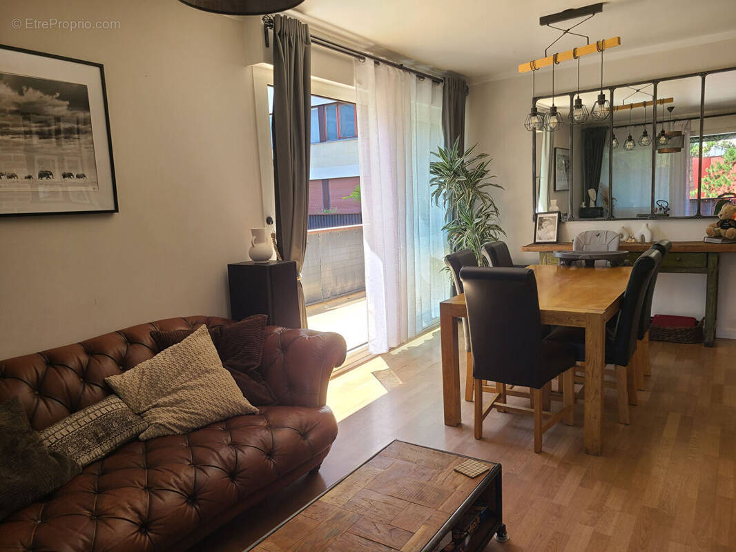 Appartement à FONTENAY-LE-FLEURY