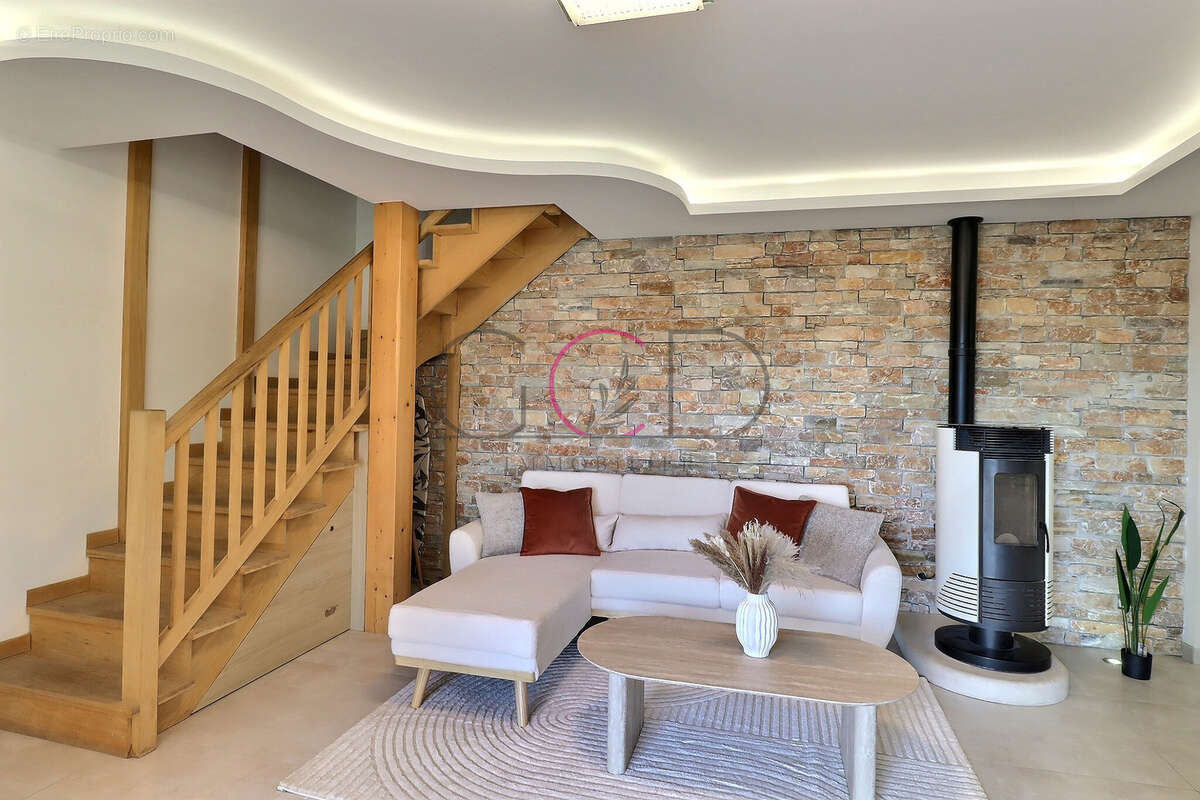 Maison à VENTABREN