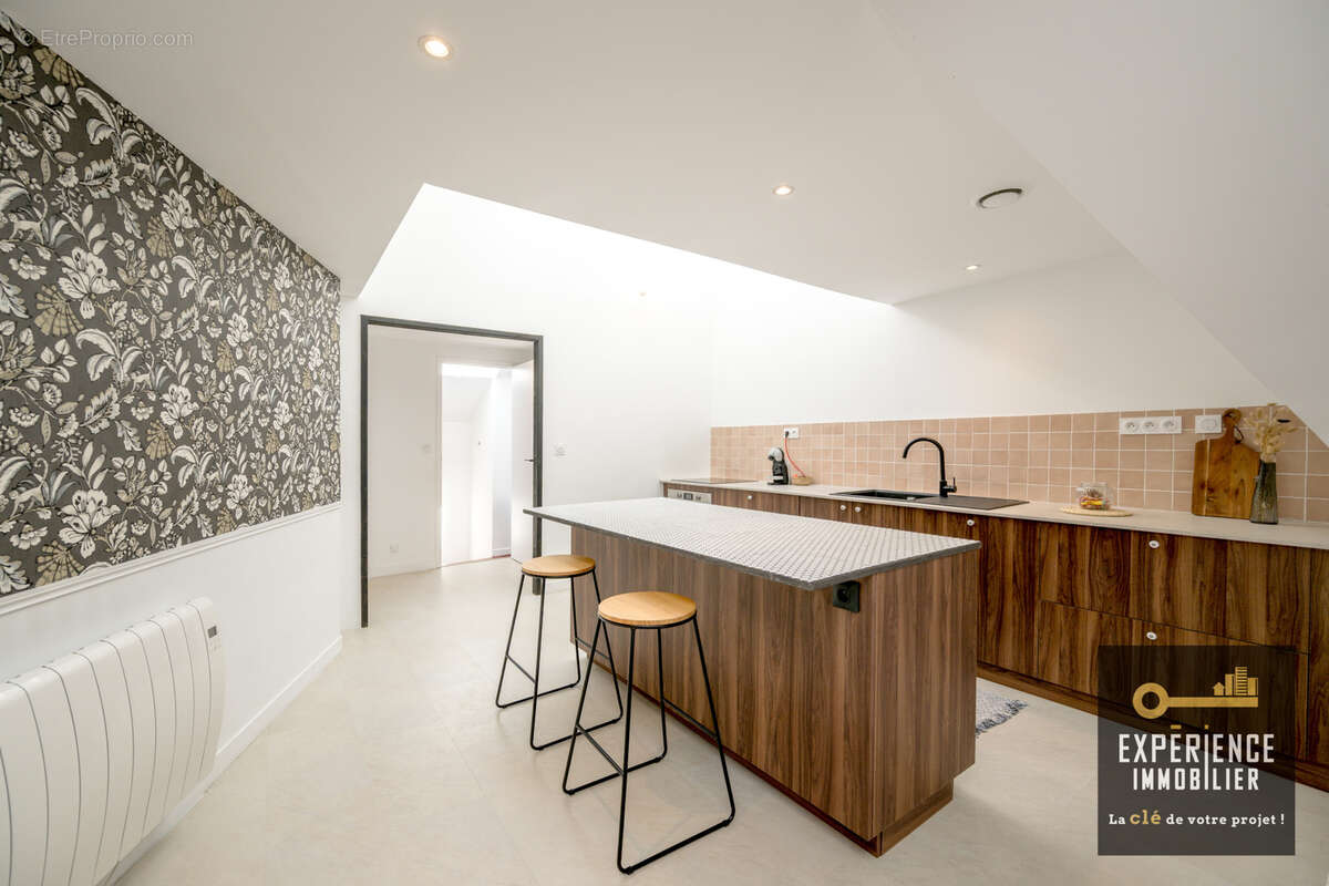 Appartement T3 rénové proche du bourg - photo 2