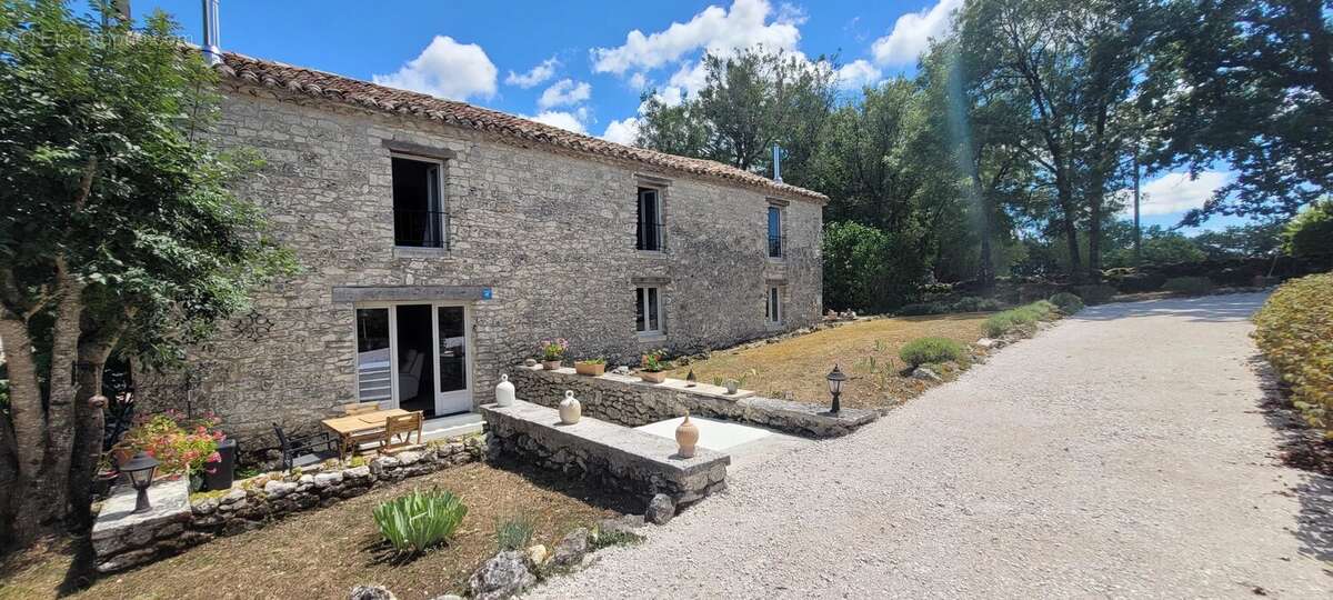Propriété isolée avec 2 gîtes et piscine sur plus de 4 hectares - photo 15