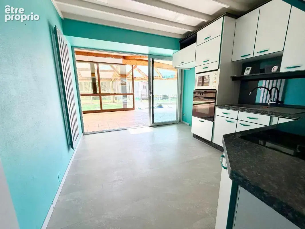 Maison de village - 7 pièces - 4 chambres - garages - terrasse - piscine - photo 7
