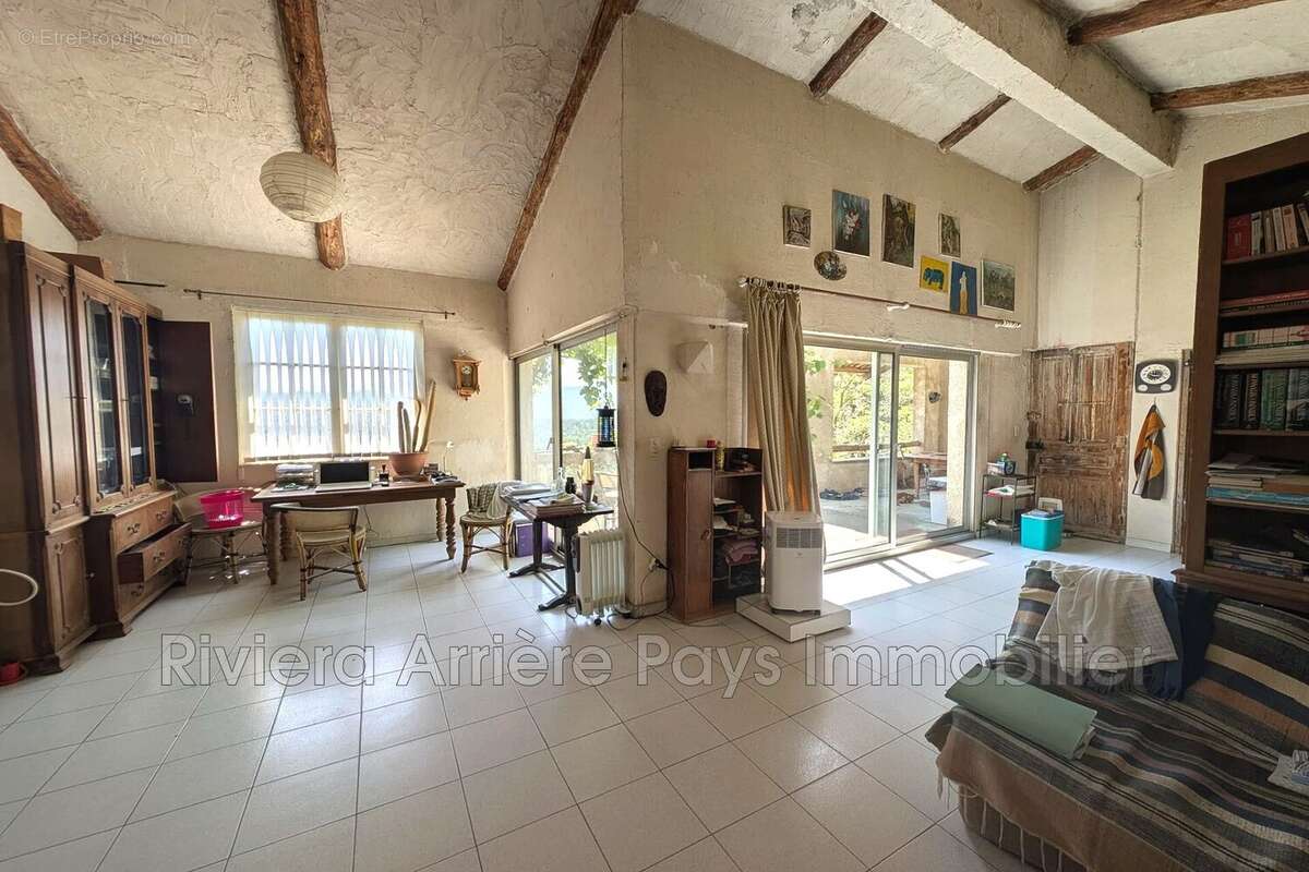 Maison 107 m² à Saint-Antonin  - photo 2