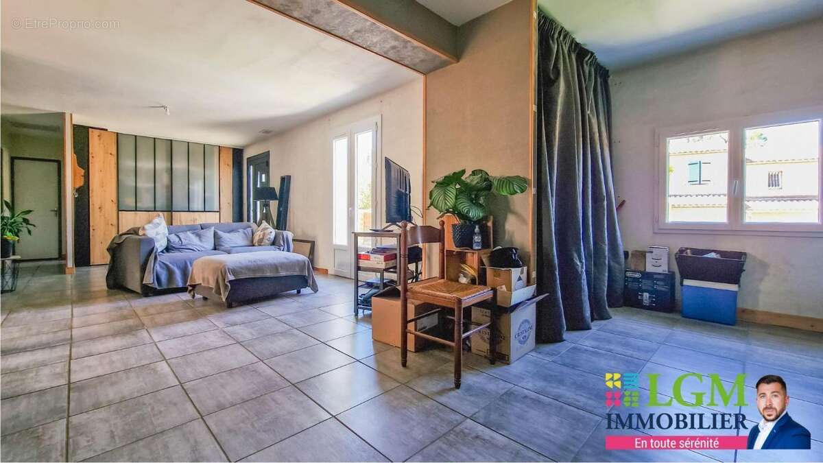 Maison à BELLEGARDE