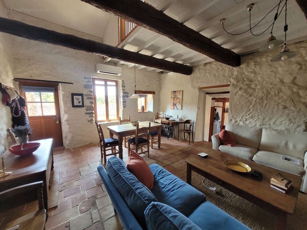 Jolie maison en pierres. - photo 3