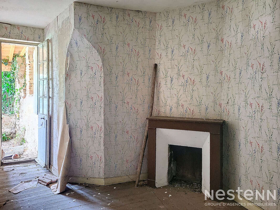 A Vendre Ensemble immobilier en pierre à rénover de 182 m² avec garage de 88 m² - photo 3