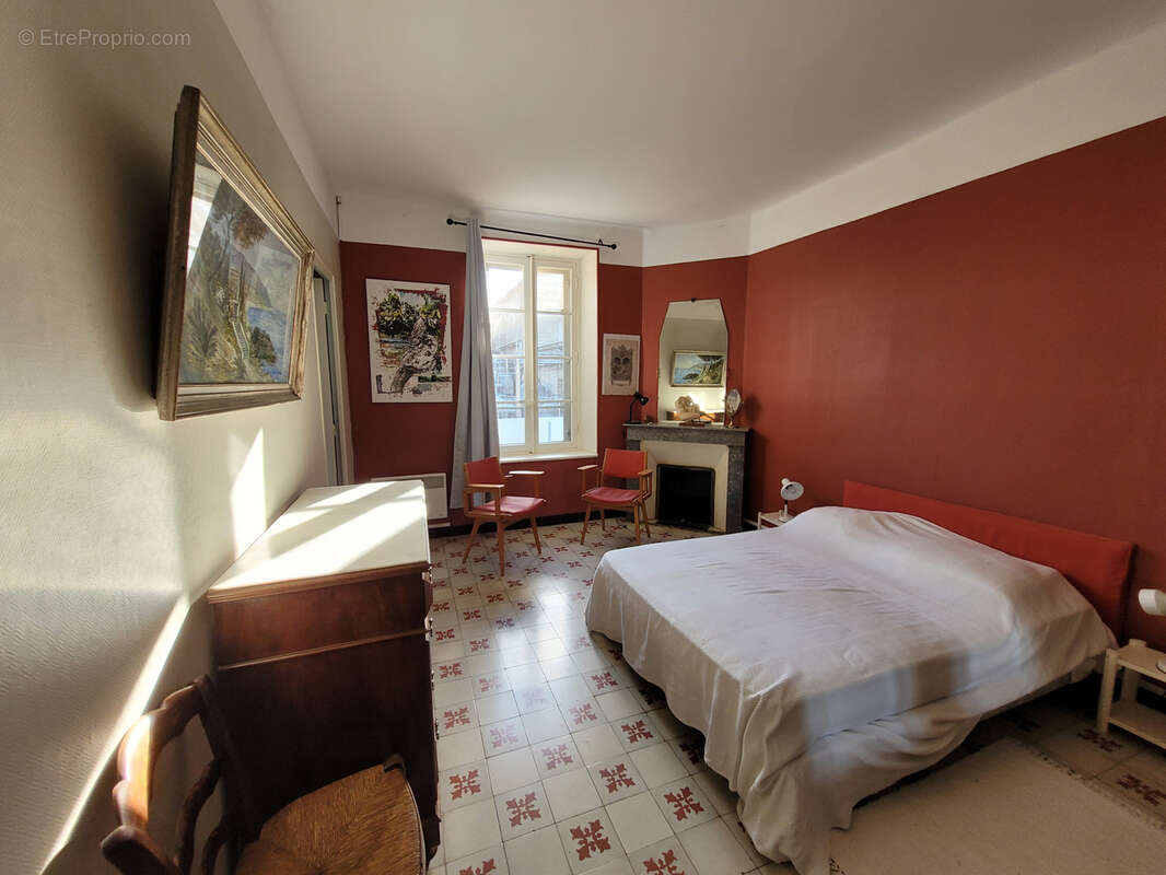 Maison à OUVEILLAN