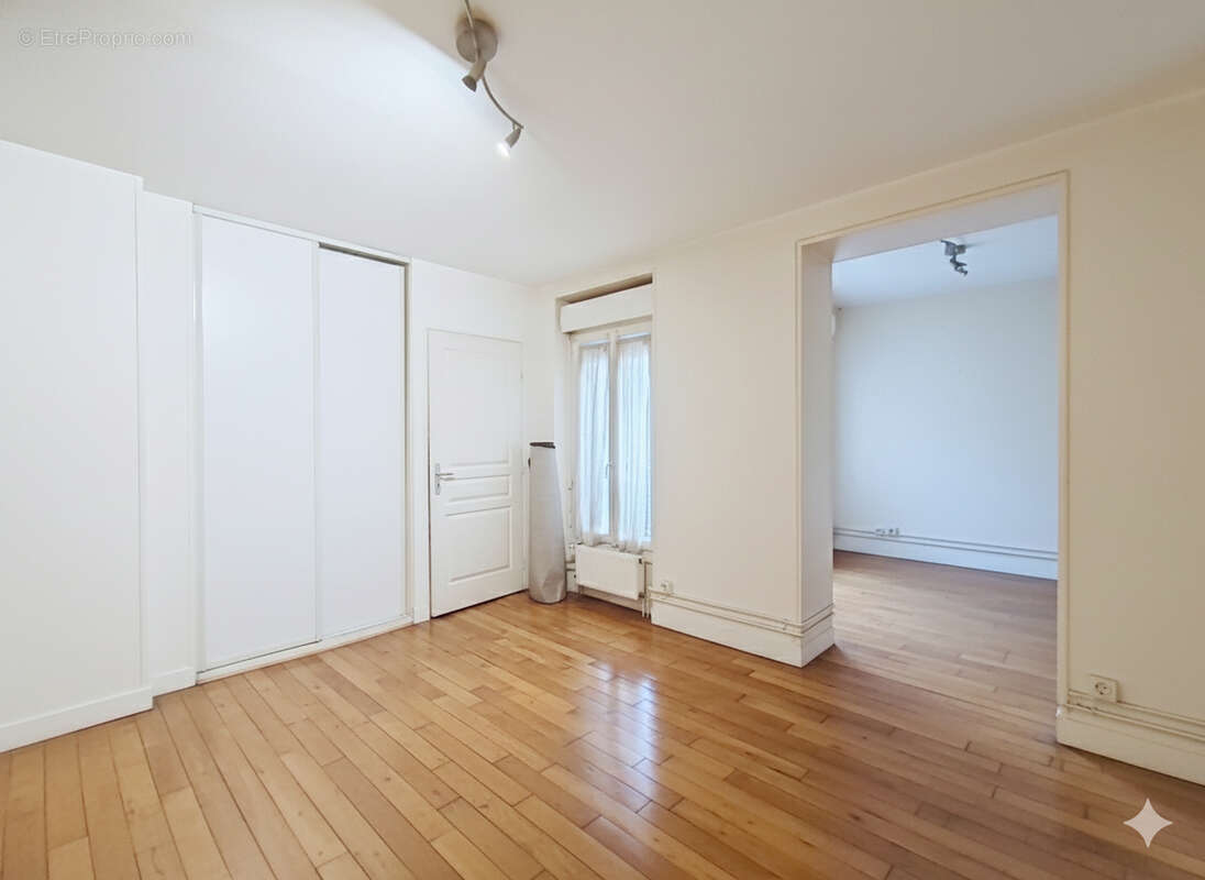 Appartement à PARIS-14E