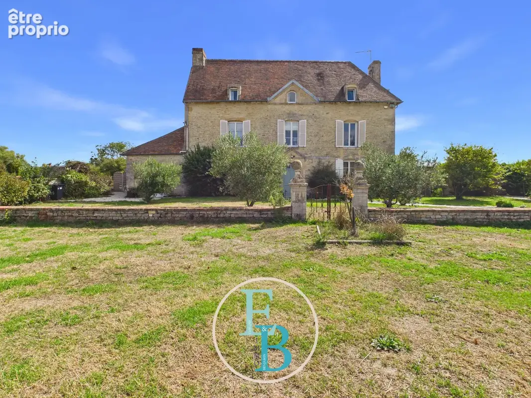 Propriété d'exception sur pré de 1,5 hectare avec maison principale, logement indépendant et dépendances - photo 2