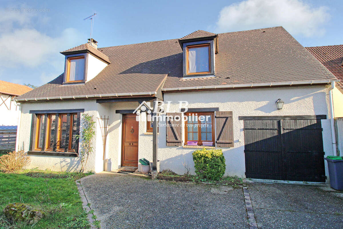 Maison à LE PERRAY-EN-YVELINES