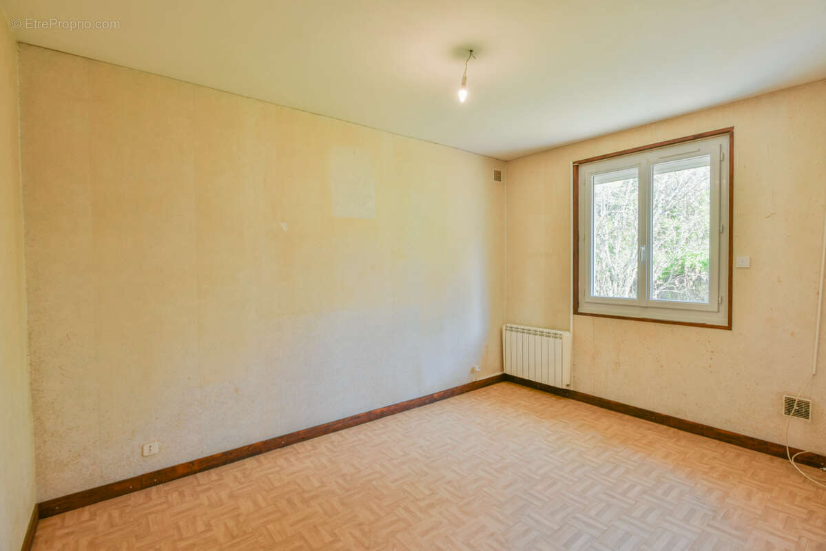 Maison  5 pièce(s) 98 m2 plein pied, 3ch, grande sous sol, jardin 1977M2 - photo 11