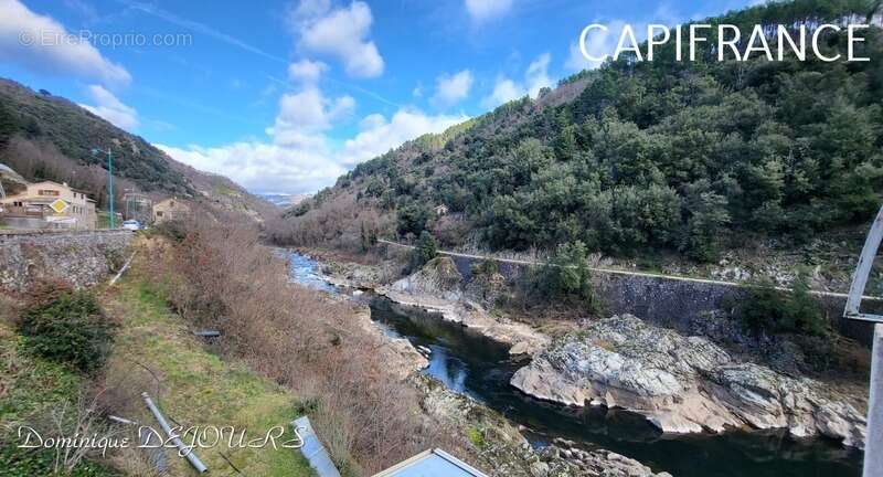 Maison à SAINT-SAUVEUR-DE-MONTAGUT