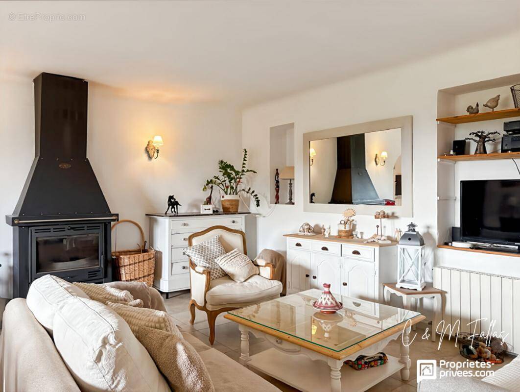 Maison à CAMARET-SUR-AIGUES