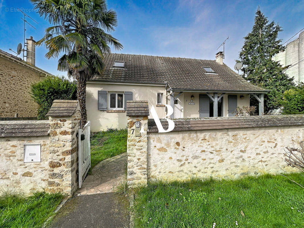 Maison à ROZAY-EN-BRIE