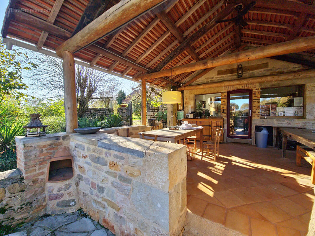 Maison et dépendances dans un hameau proche de Caylus - photo 27