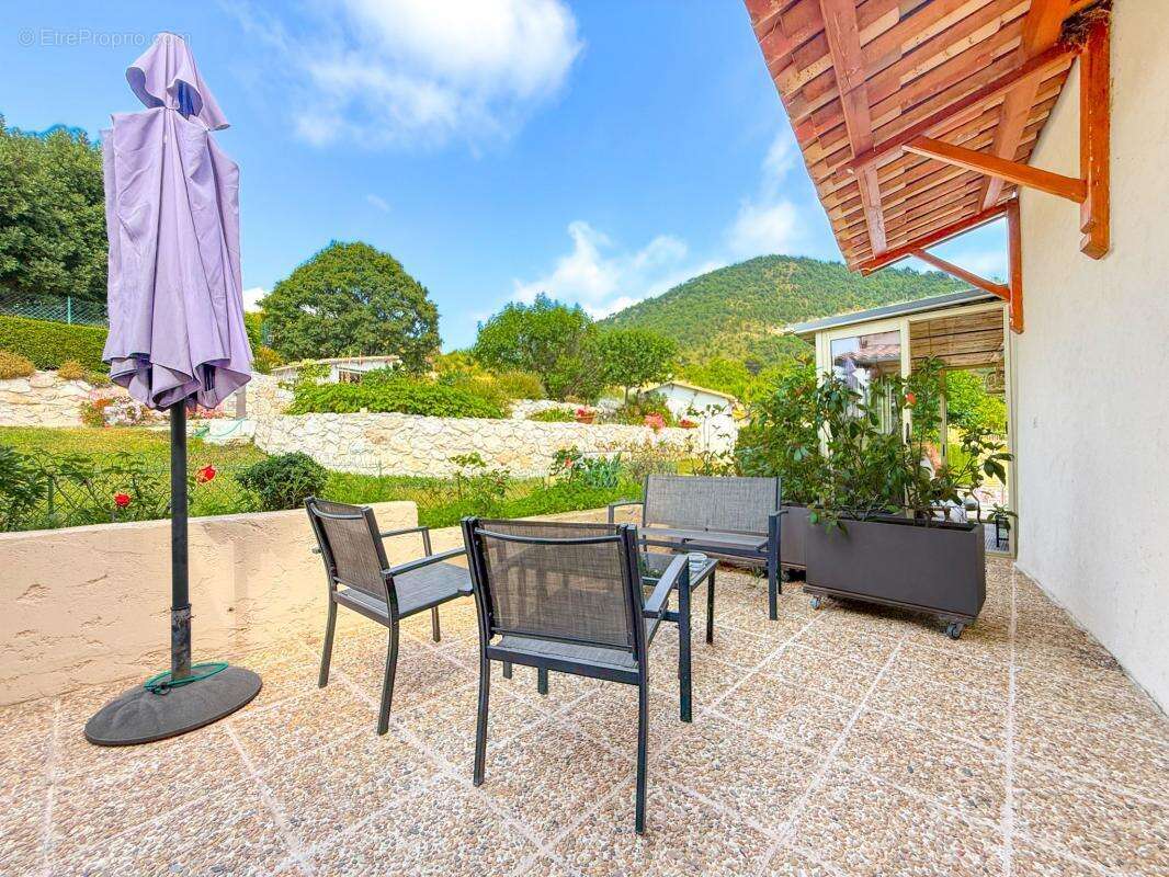 Bâtisse de 180,30 m², 3 appartements + Terrain 34 443 m² - photo 37