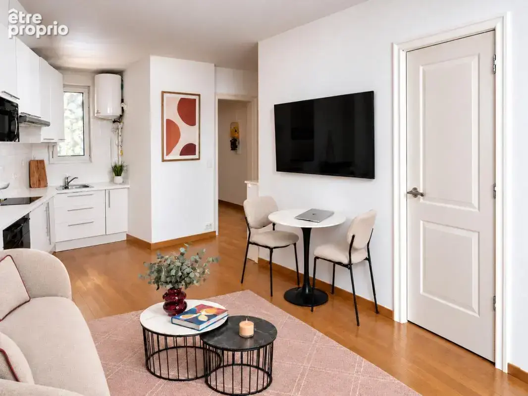 Paris 18ᵉ – 27 m² – plein sud – vue dégagée – cave – cellier - photo 1