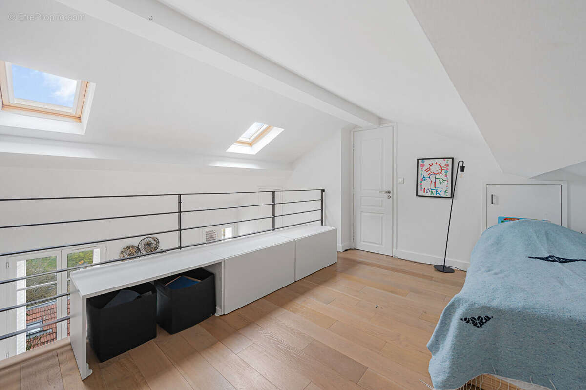 Appartement à PARIS-14E
