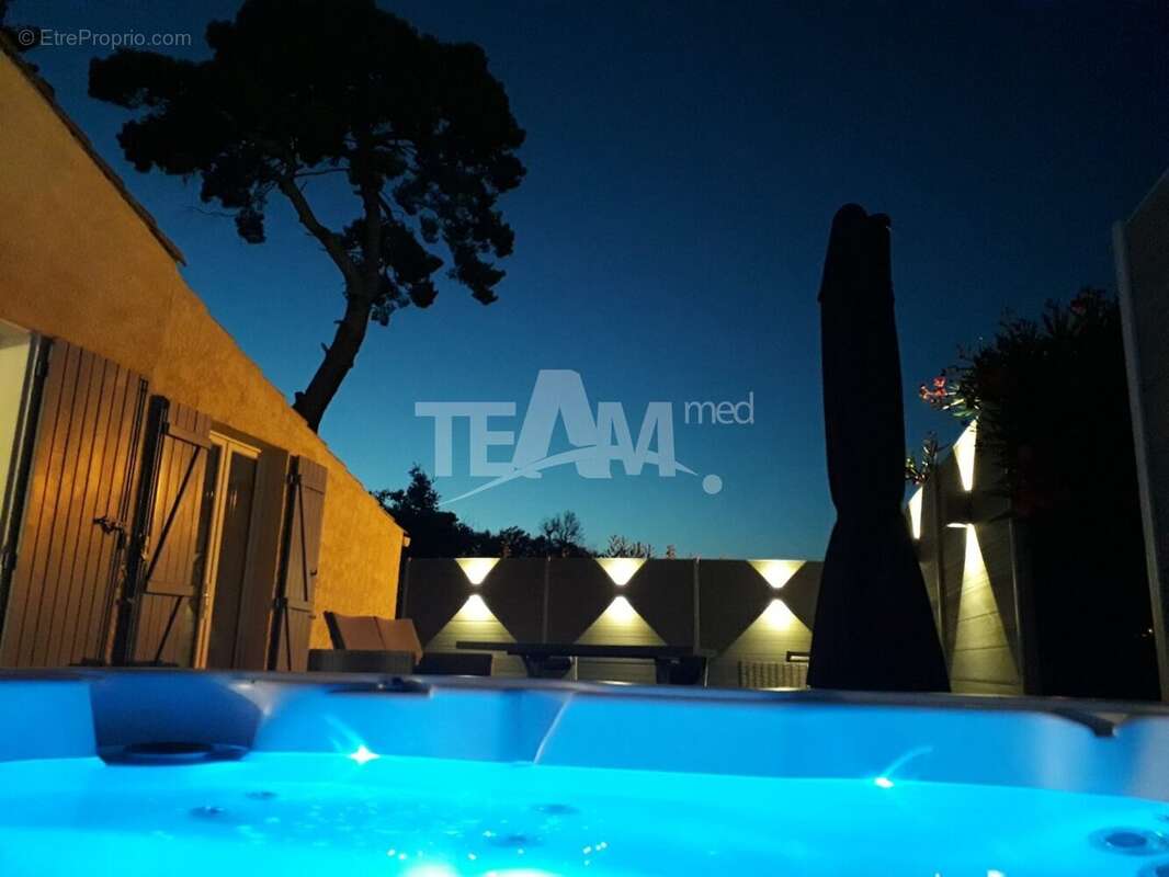 Maison à VIC-LA-GARDIOLE