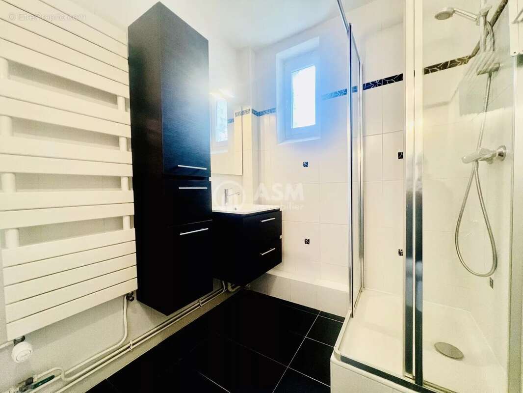 Appartement à COURBEVOIE