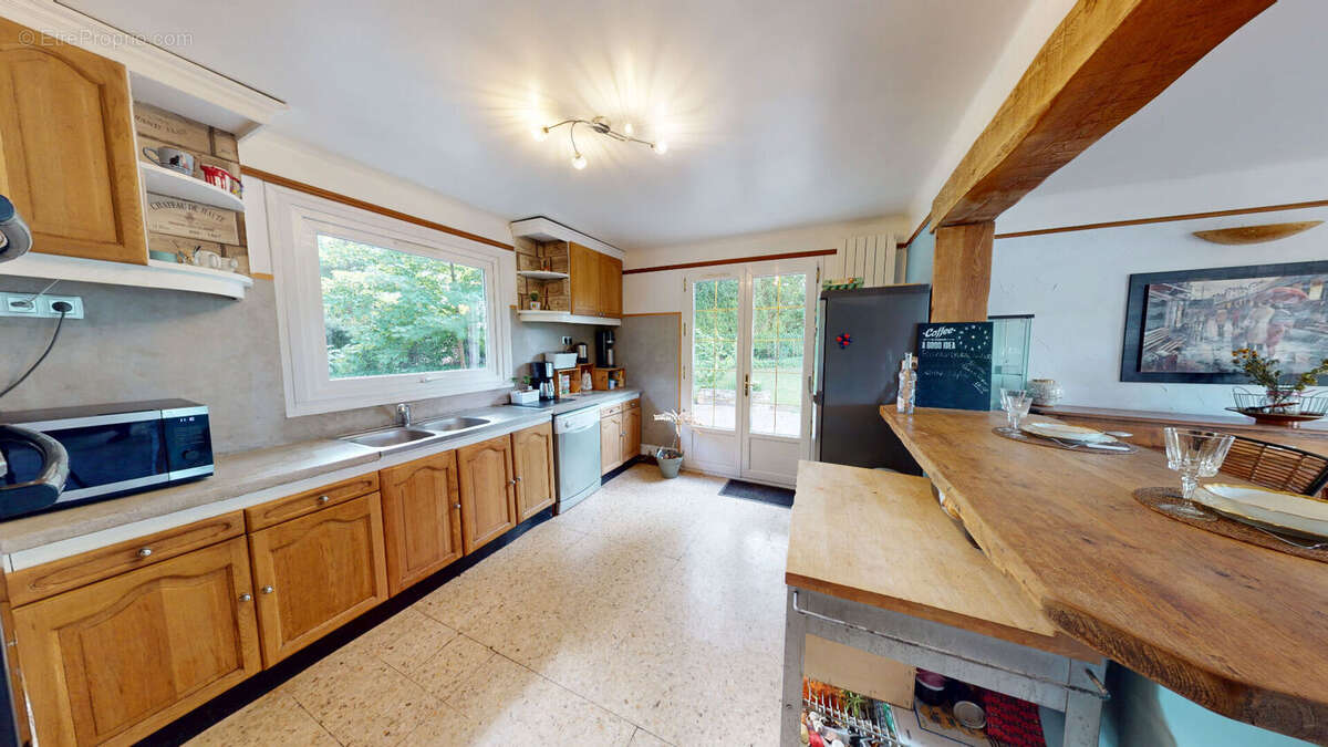 Maison de 230m² à Saint Chéron - photo 4