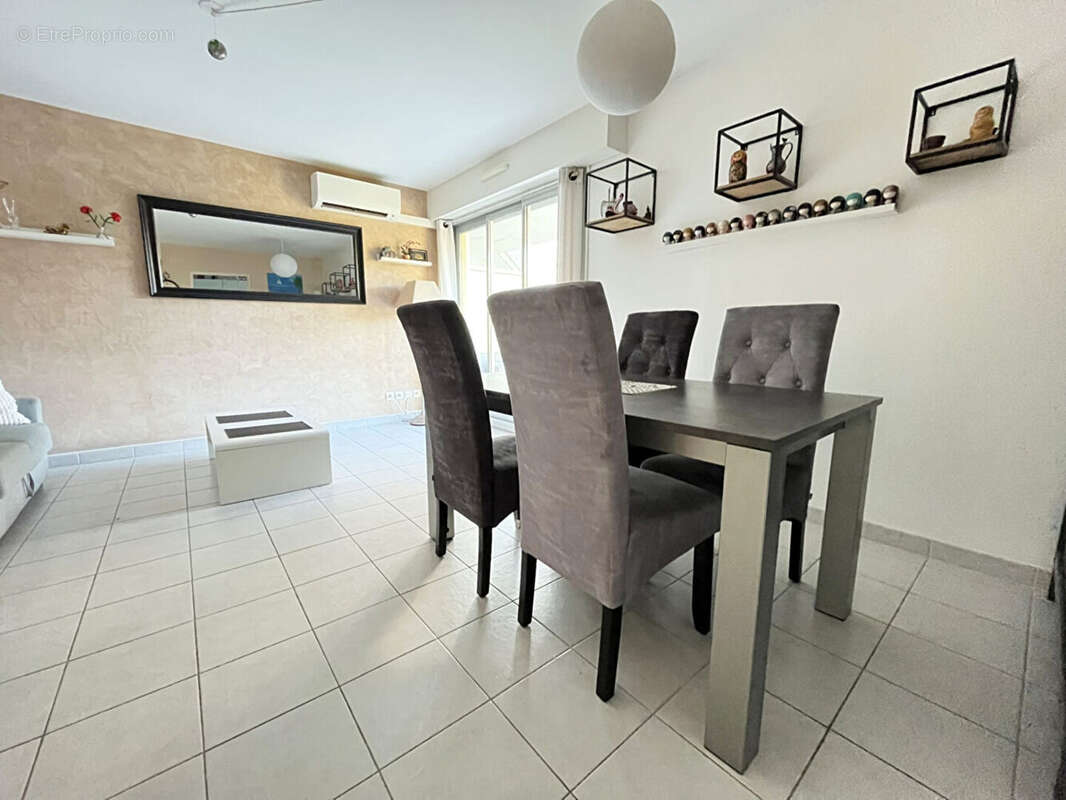 Appartement à SAINT-LAURENT-DU-VAR