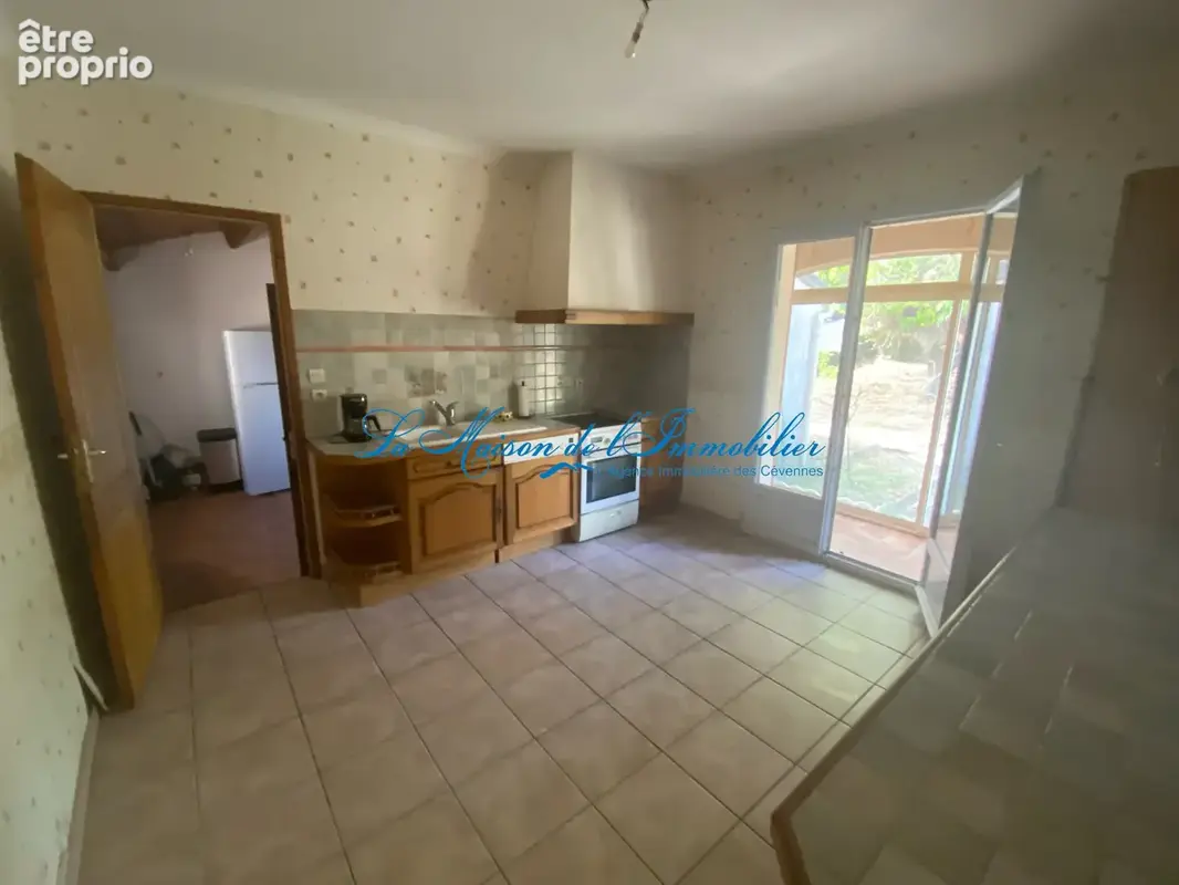 A 25 min  de NIMES, maison de plain pied F5, double garage sur un terrain de 2 277 m2 constructible - photo 5
