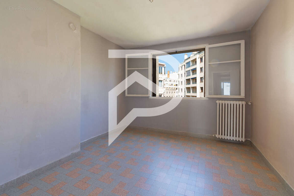 Appartement à MARSEILLE-4E