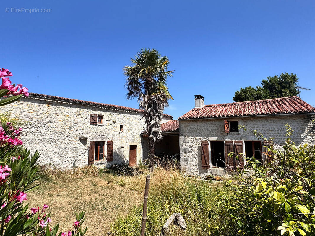 Maison à PUY-DU-LAC