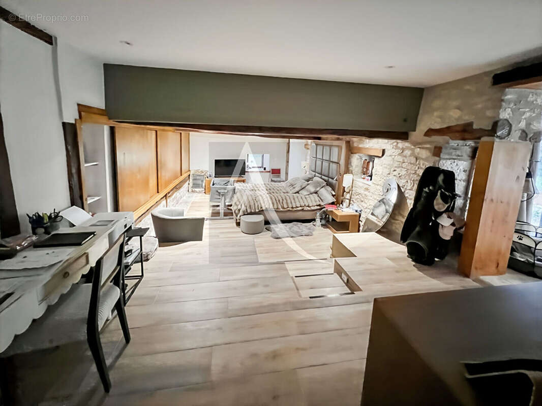 Maison à MONTAIGU-DE-QUERCY