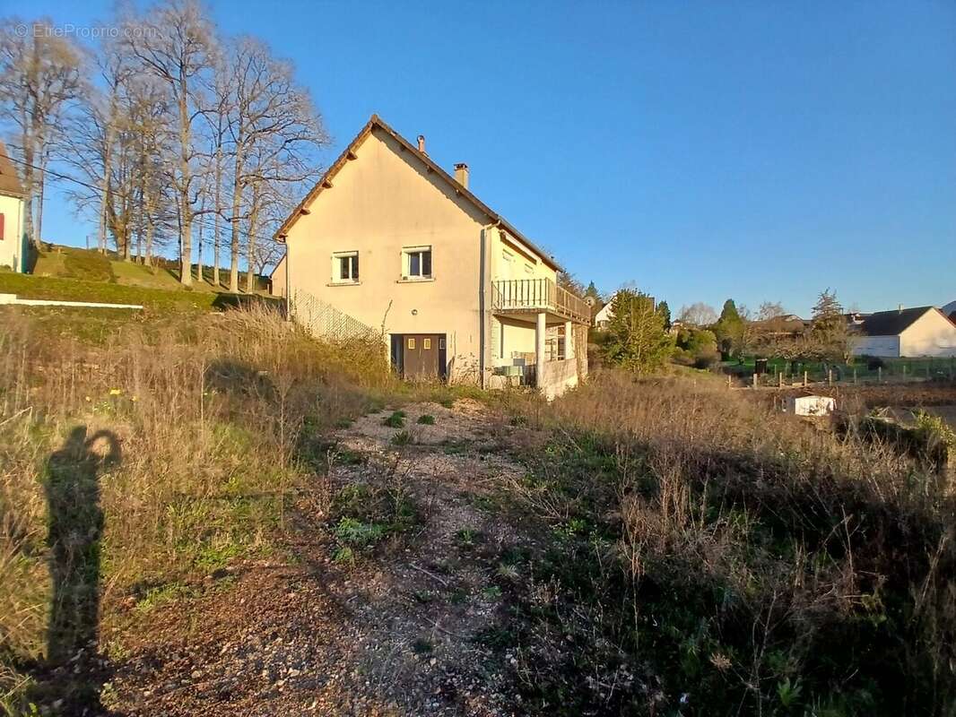 Maison à LA CHARTRE-SUR-LE-LOIR