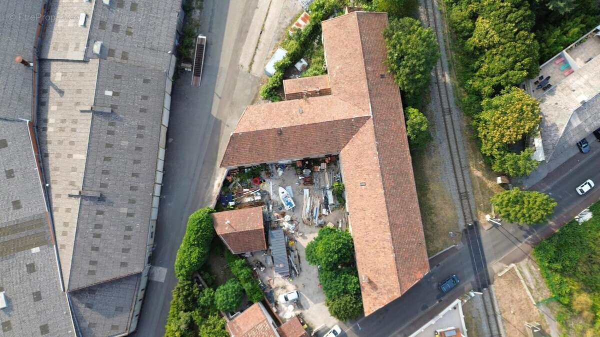 Bâtiment industriel 1570m² - photo 2